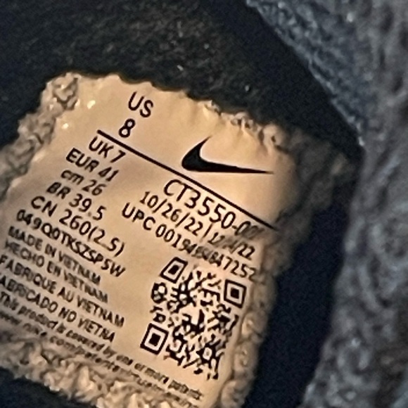 Nike Black and Gray Athletic Shoes - Picture 6 of 6